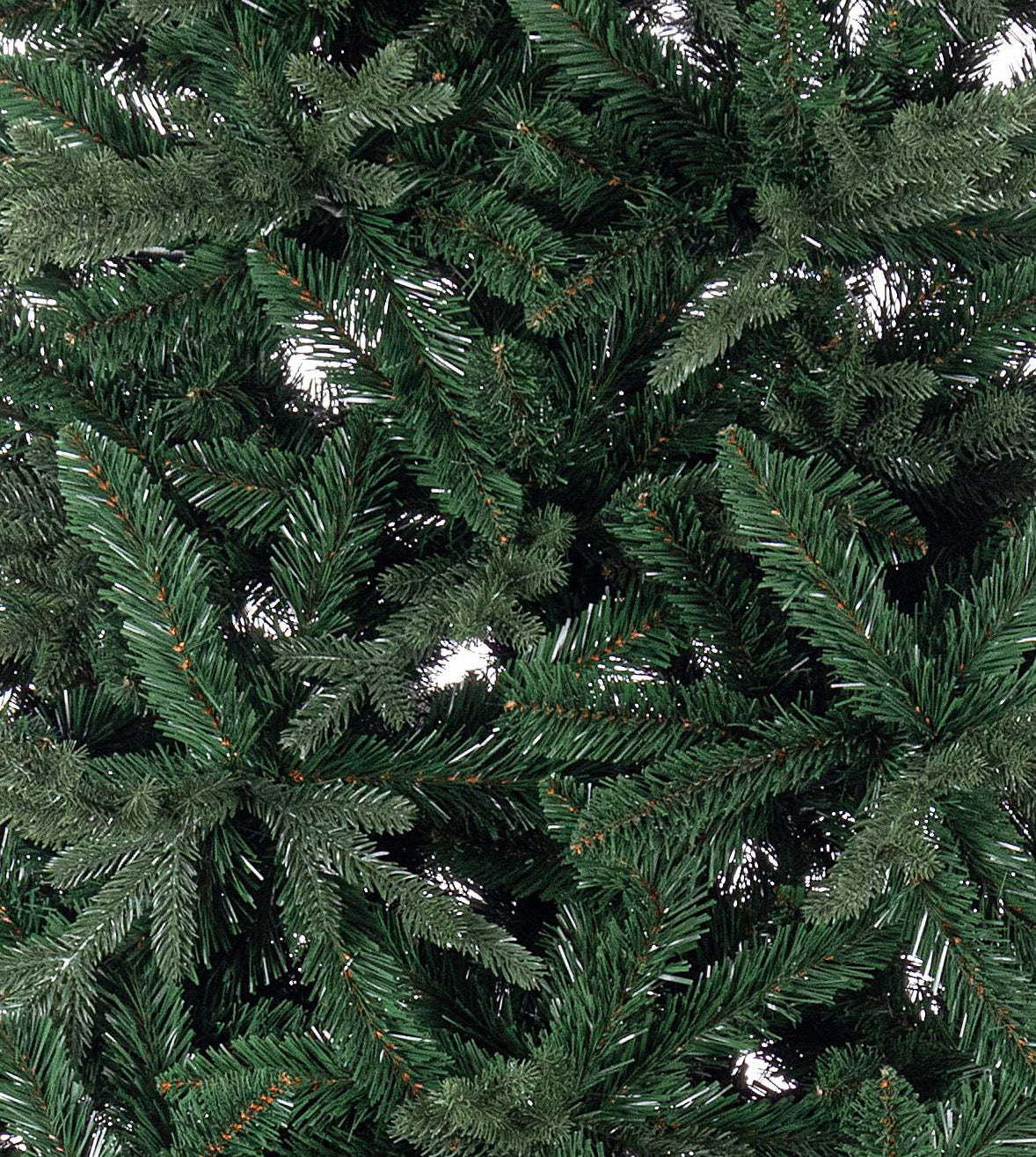 albero di natale miller 240 cm, dettaglio dei rami fitti e aghi effetto naturale