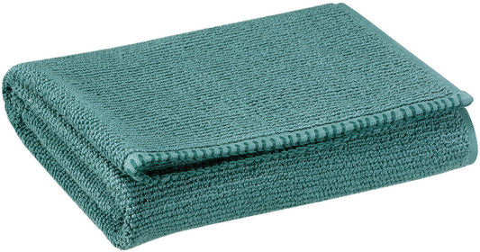 asciugamano da doccia bora lichene, colore lichene, taglia 70 x 130. asciugamano piegato su sfondo neutro per una visione pulita del prodotto