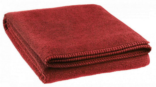 asciugamano da doccia bora geranio, colore geranio, taglia 70 x 130. asciugamano piegato su sfondo neutro per una visione pulita del prodotto