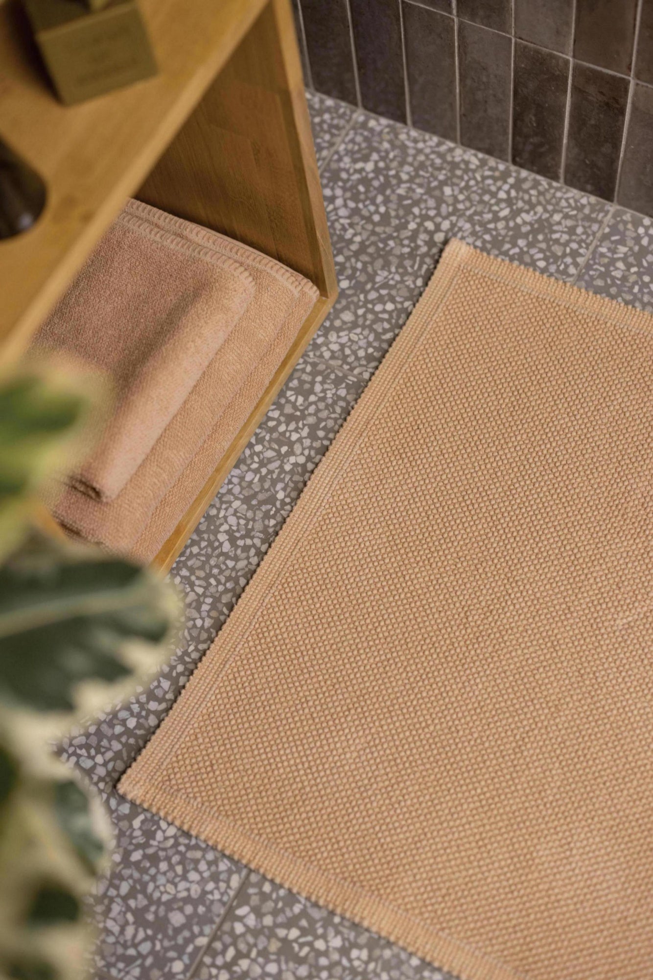 asciugamano da doccia bora latte, colore latte, taglia 70 x 130. realizzato in 100% cotone, ideale per assorbenza e delicatezza sulla pelle