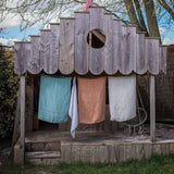 strofinaccio in canapa ciara cannella, colore cannella, taglia 50 x 70. asciuga rapidamente lasciando una piacevole sensazione