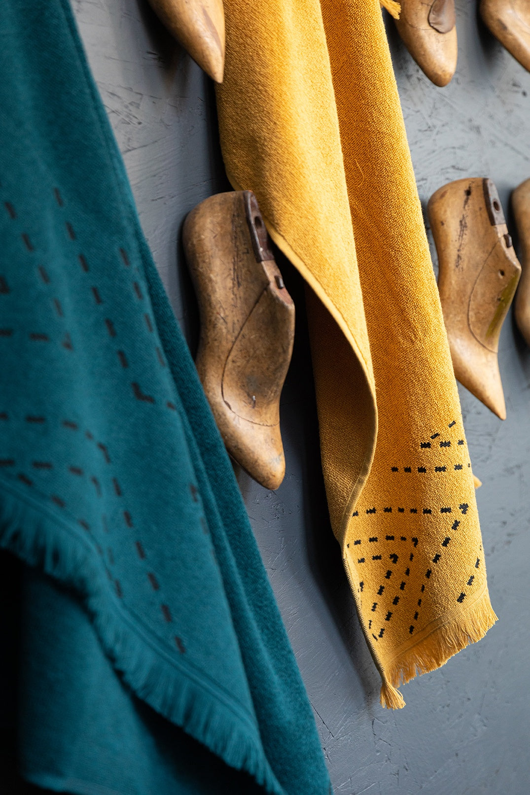 asciugamano ospite julia bronzo, colore bronzo, taglia 30 x 50. realizzato in 84% cotone 16% poliestere, ideale per offrire comfort agli ospiti