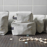 astuccio cubo gustave caviar, colore gustave caviar, taglia 22 x 14 x 10,5. dettaglio del prodotto da bagno