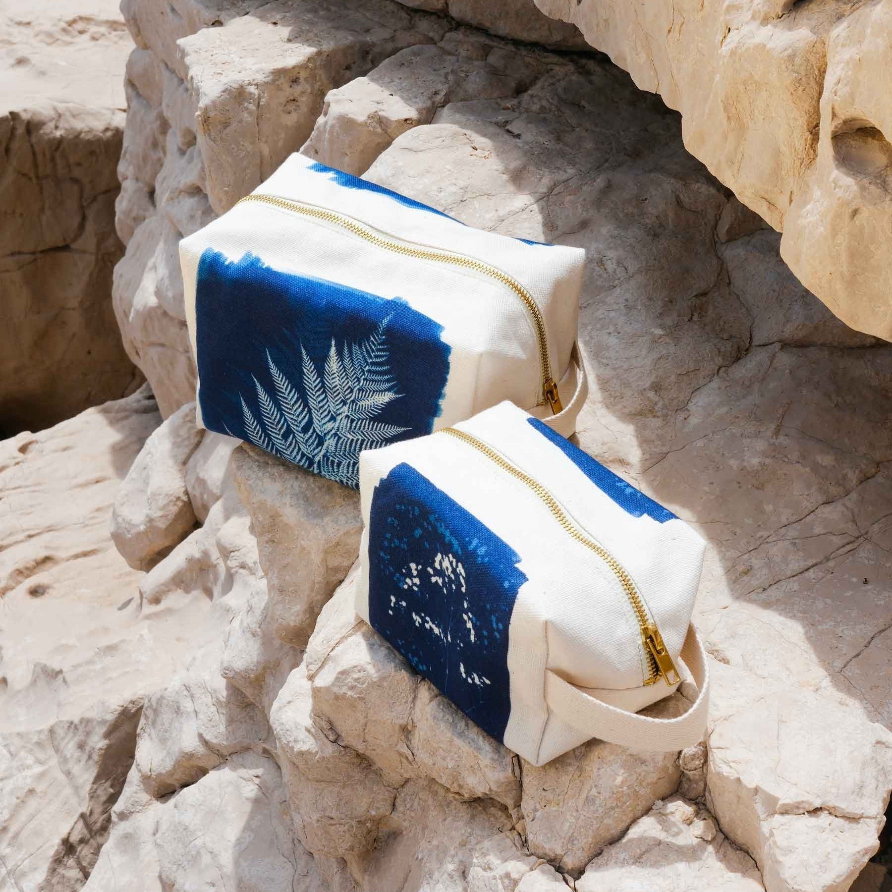 astuccio cubo gypso blu, colore blu, taglia 15,5 x 10 x 10. dettaglio del prodotto da bagno