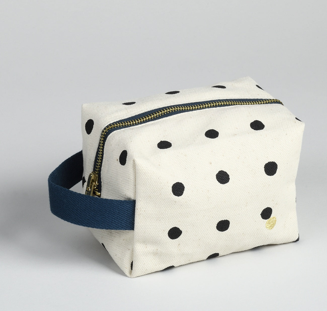 trousse cubo mio ecru, colore ecru, taglia 10 x 16 x 10. dettaglio del prodotto da bagno