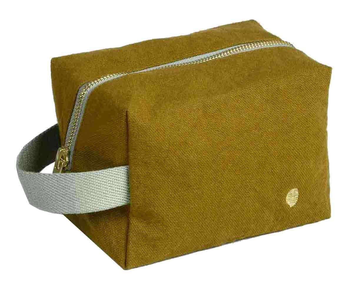 trousse cube iona noci, colore noci, taglia 10 x 16 x 10. dettaglio del prodotto da bagno