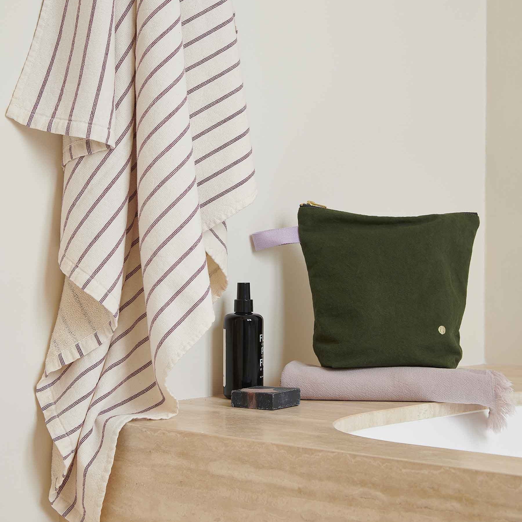 trousse da toilette iona cavolo riccio, colore cavolo riccio, taglia 22 x 18 x 7,5. dettaglio del prodotto da bagno