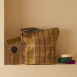 trousse da toilette scotty marrone, colore marrone, taglia 22 x 18 x 7,5. dettaglio del prodotto da bagno