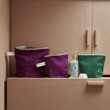 astuccio da toilette iona pioggia viola, colore pioggia viola, taglia 22 x 18 x 7,5. dettaglio del prodotto da bagno