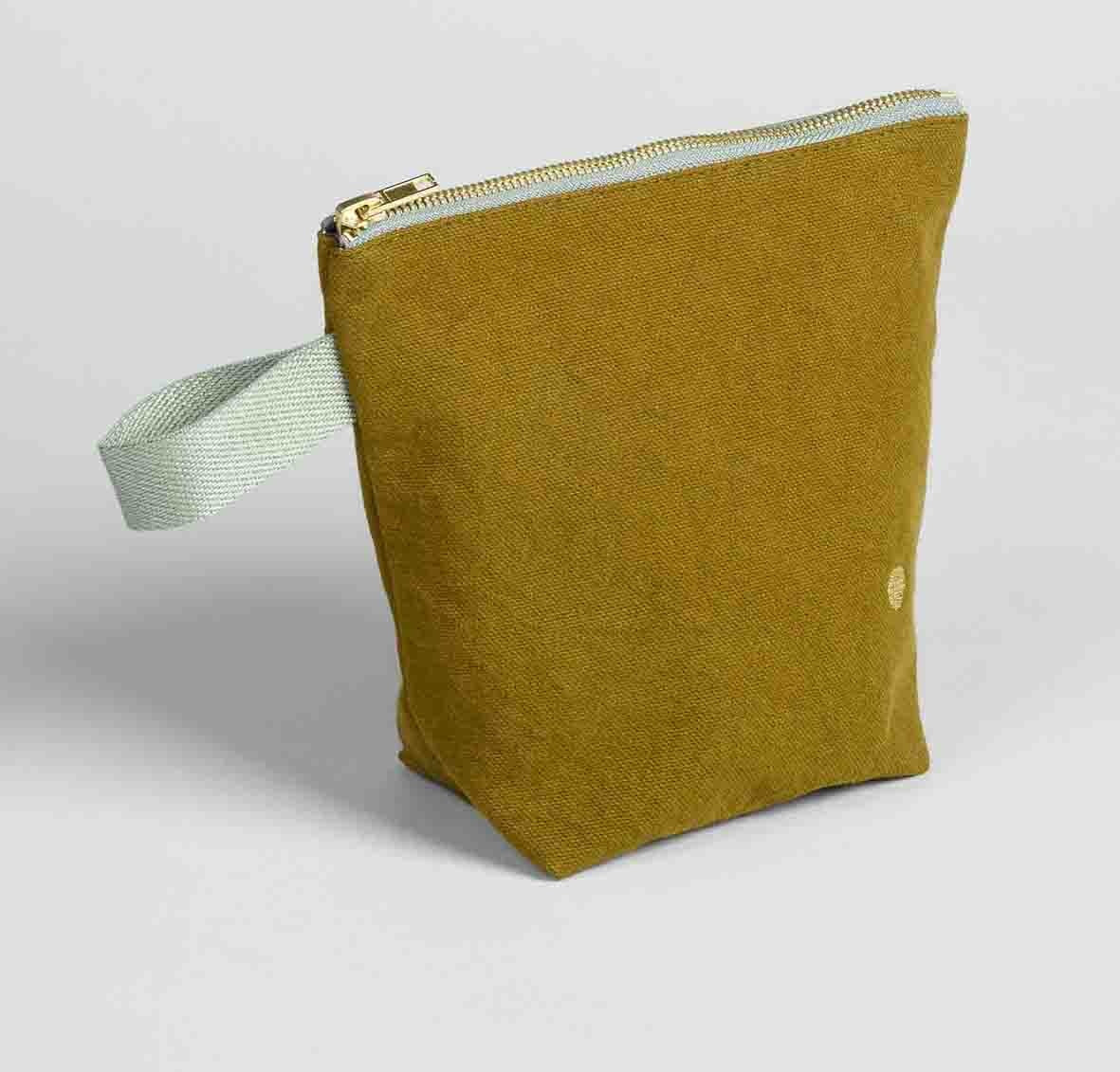 astuccio da toilette iona noci, colore noci, taglia 22 x 18 x 7,5. dettaglio del prodotto da bagno