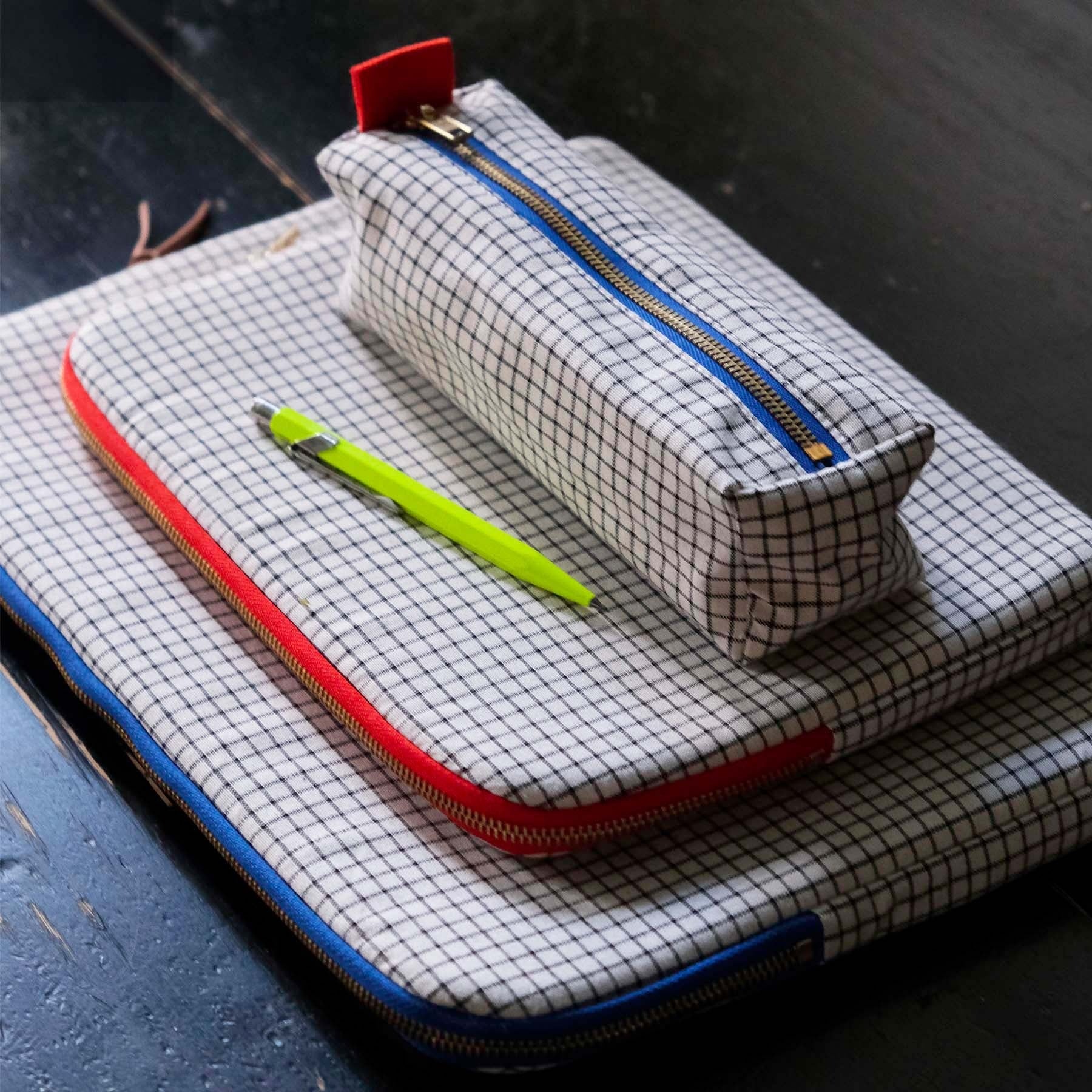 astuccio da ufficio stylo blu, colore blu, taglia 6 x 20 x 6. dettaglio del prodotto da bagno