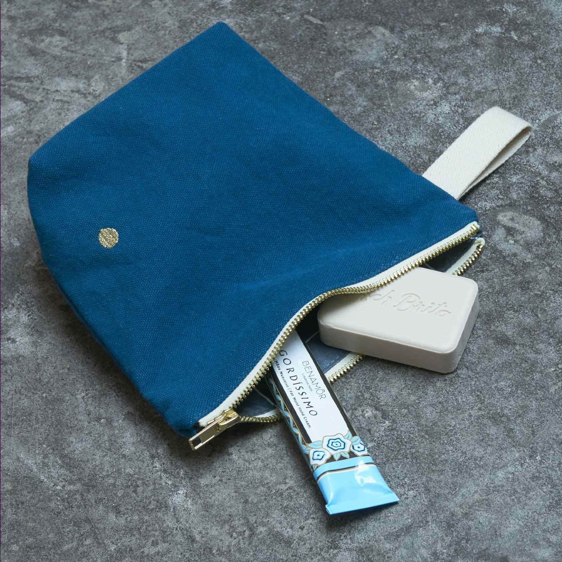 trousse da toilette iona uragano, colore uragano, taglia 22 x 18 x 7,5. beauty case sostenibile ideale per viaggi, weekend e uso quotidiano