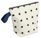 trousse de toilette mio ecru, colore ecru, taglia 18 x 22 x 8. vista frontale della trousse su sfondo neutro, perfetta per l’organizzazione quotidiana