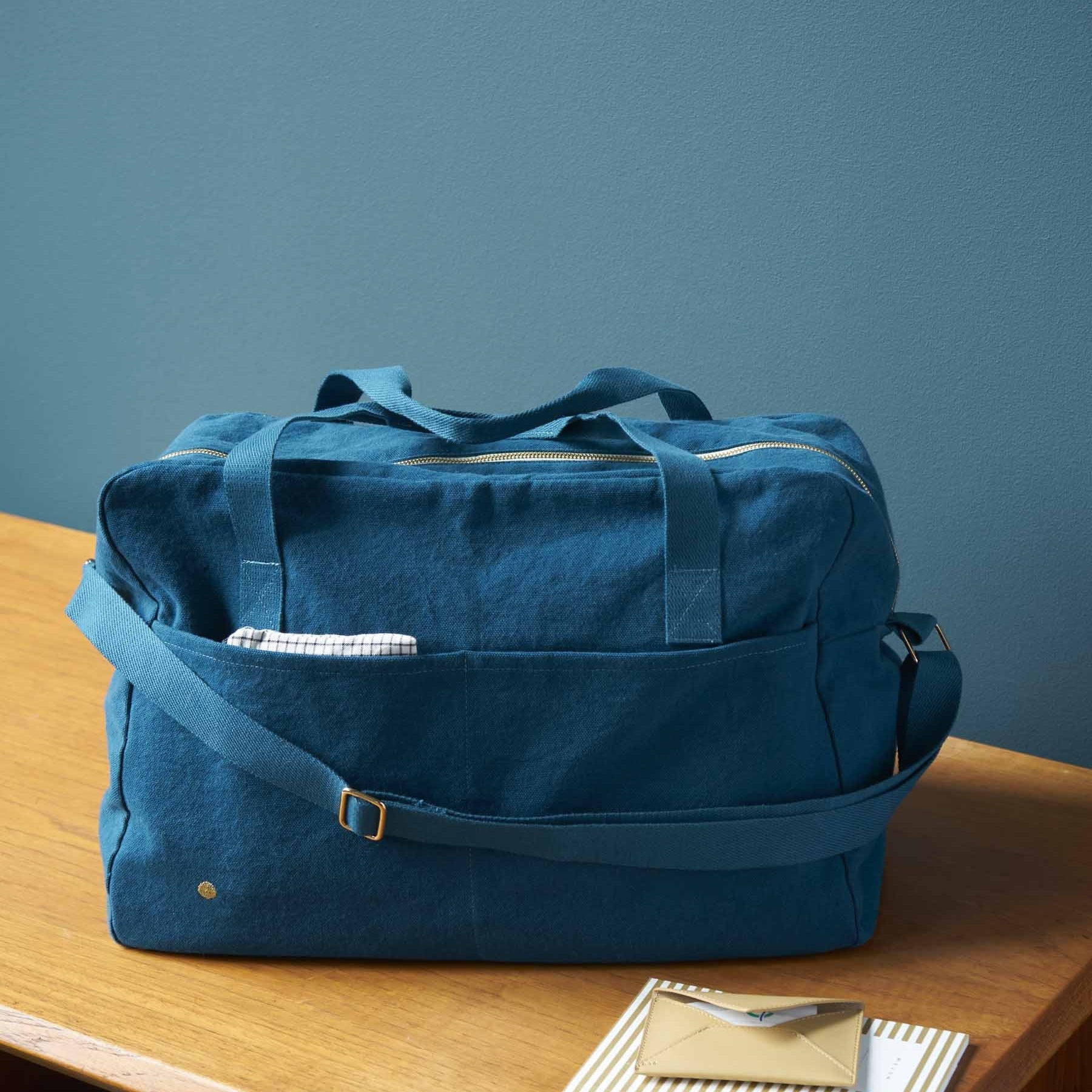 borsa da viaggio iona uragano, colore uragano, taglia 30 x 42 x 20. accessorio pratico e leggero per un viaggio responsabile