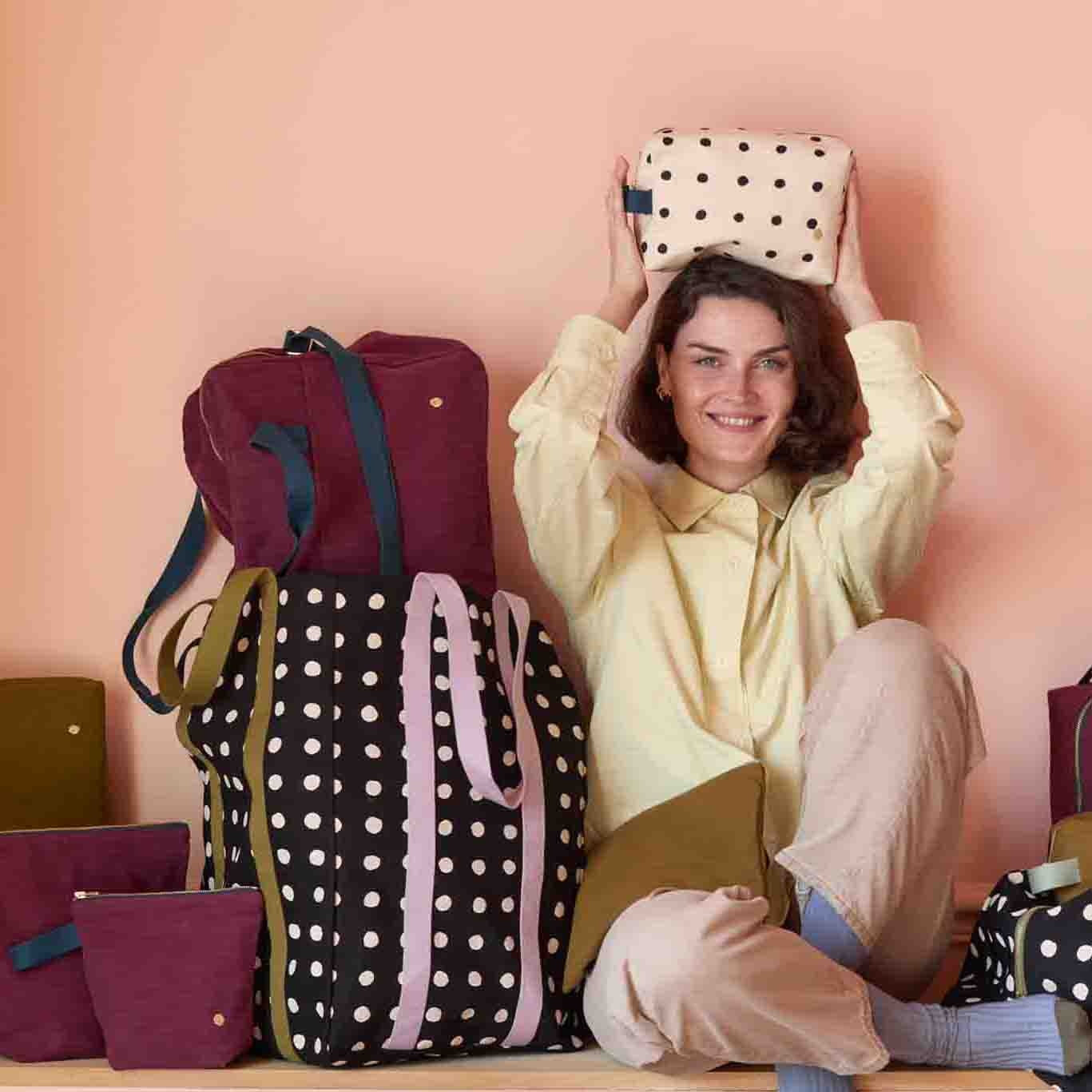 borsa da viaggio iona vino, colore vino, taglia 30 x 42 x 20. modello capiente ideale per brevi soggiorni o palestra