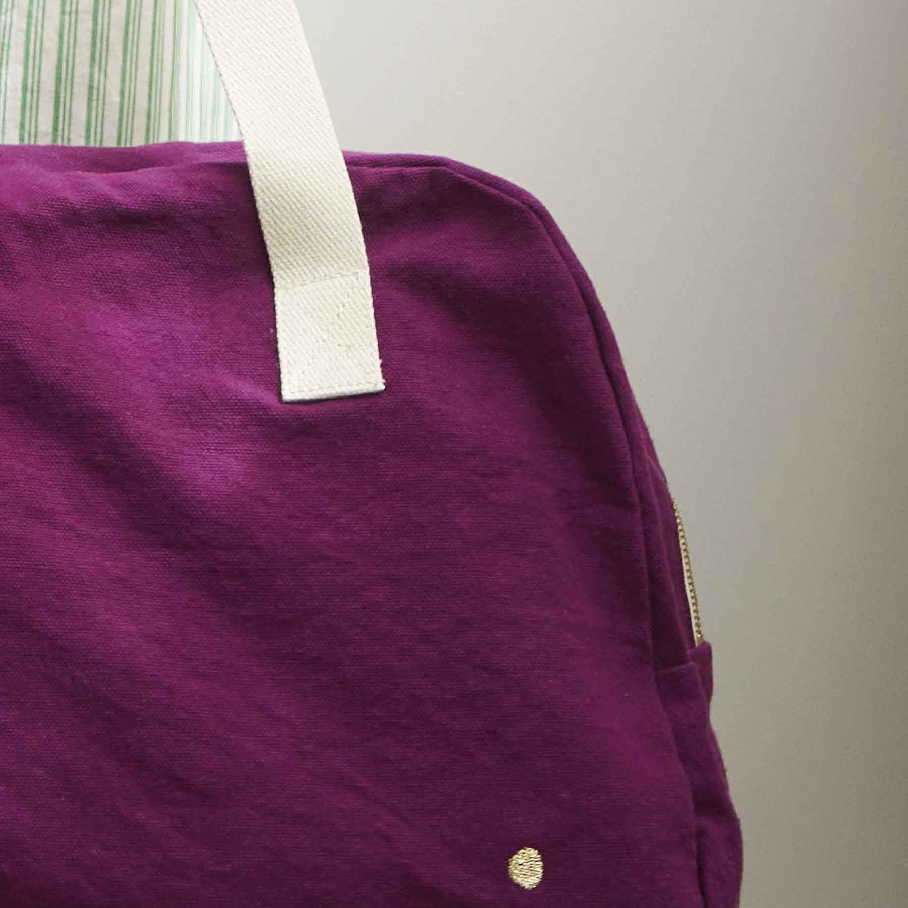 borsa weekend iona pioggia viola, colore pioggia viola, taglia 28 x 42 x 20. modello capiente ideale per brevi soggiorni o palestra