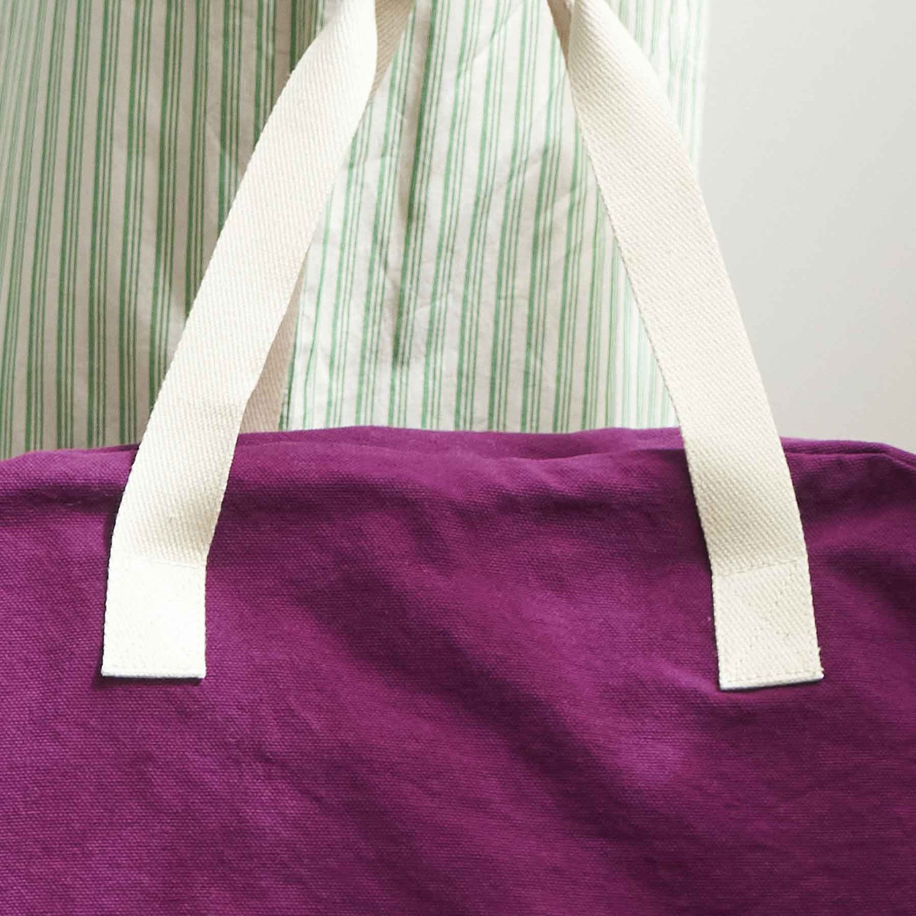 borsa weekend iona pioggia viola, colore pioggia viola, taglia 28 x 42 x 20. design eco-friendly per chi sceglie una moda consapevole