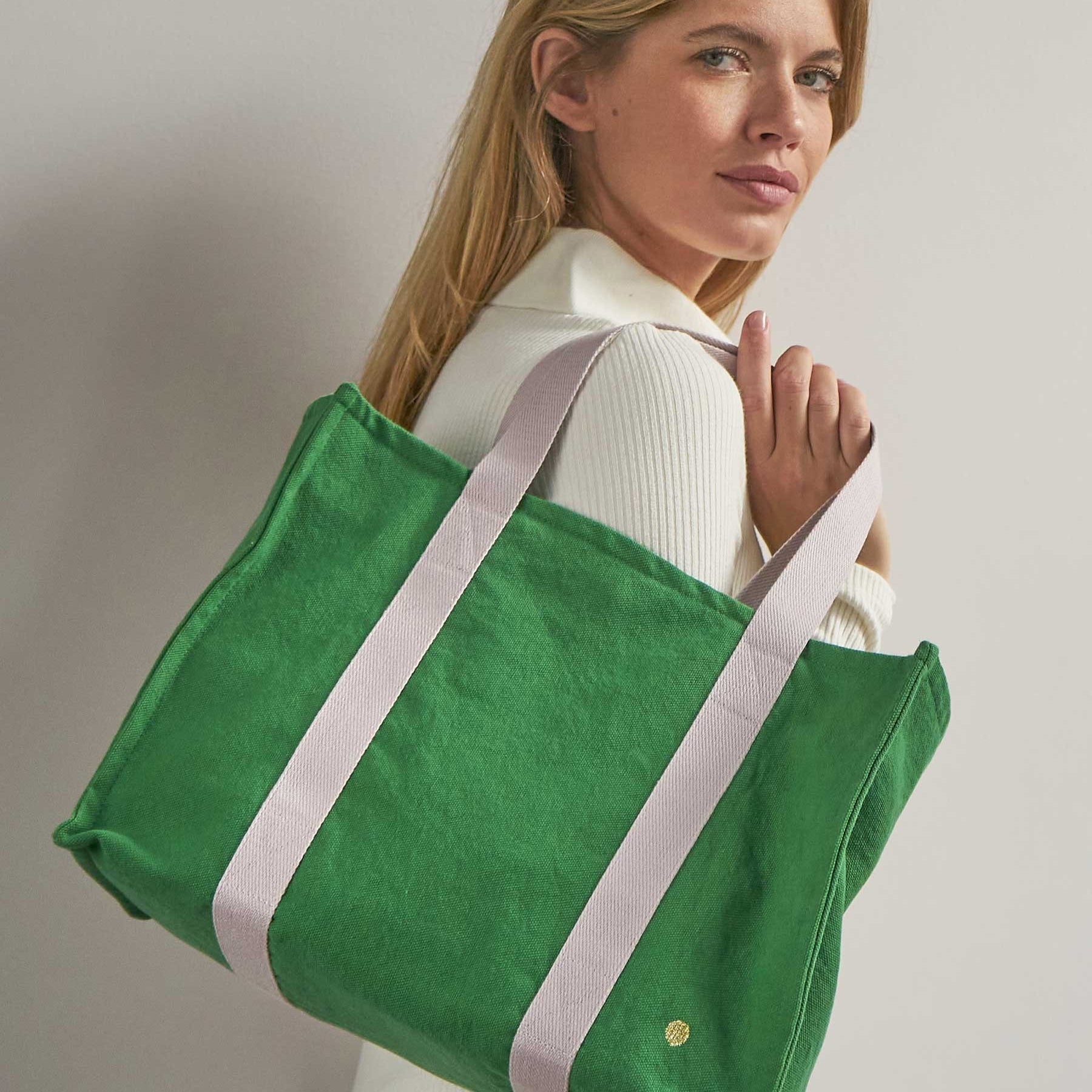 sac daily iona erba, colore erba, taglia 25 x 38 x 15. design funzionale pensato per la vita di tutti i giorni