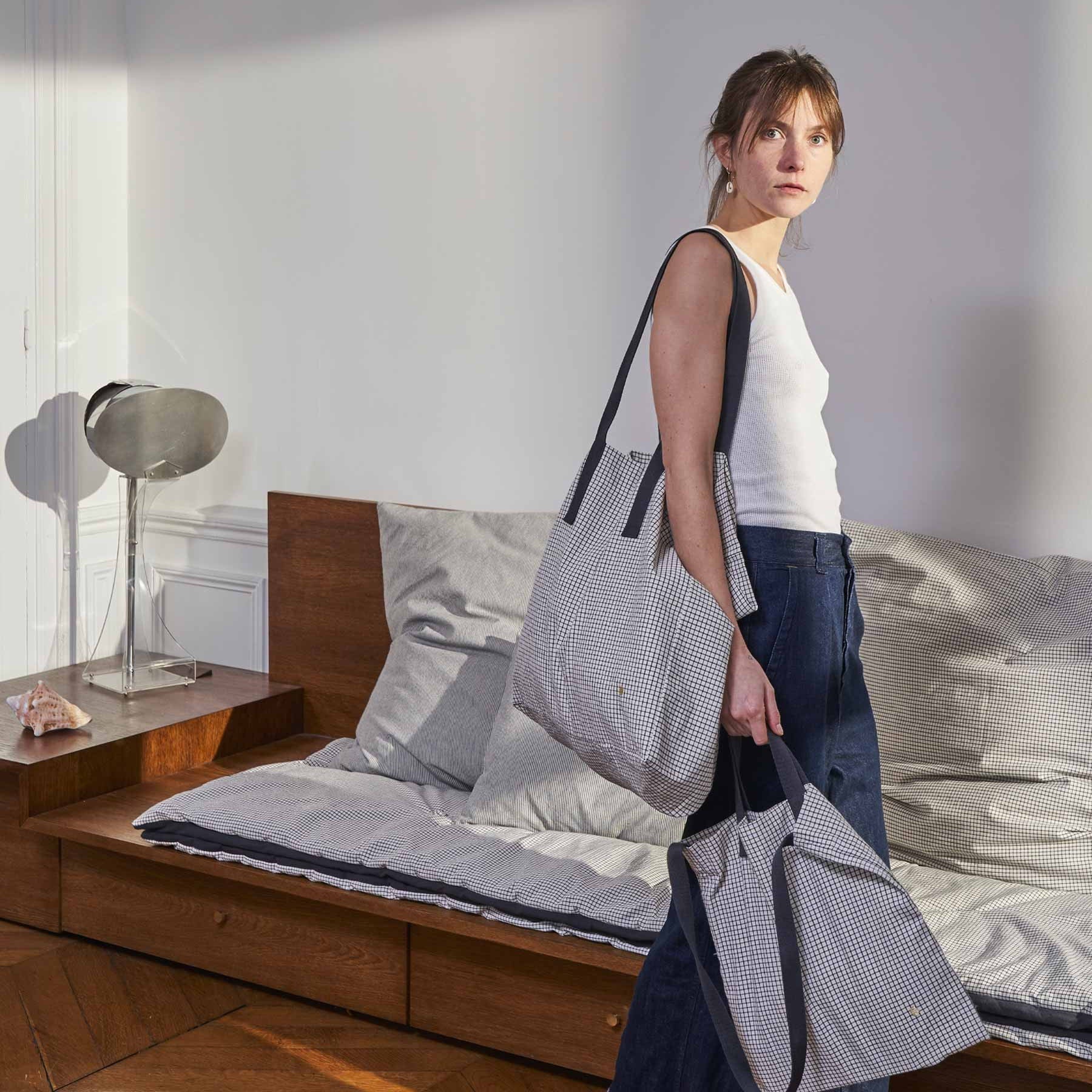 borsa shopper gustave caviar, colore gustave caviar, taglia 38 x 46 x 18. realizzata in tessuto sostenibile, ideale per uno shopping responsabile