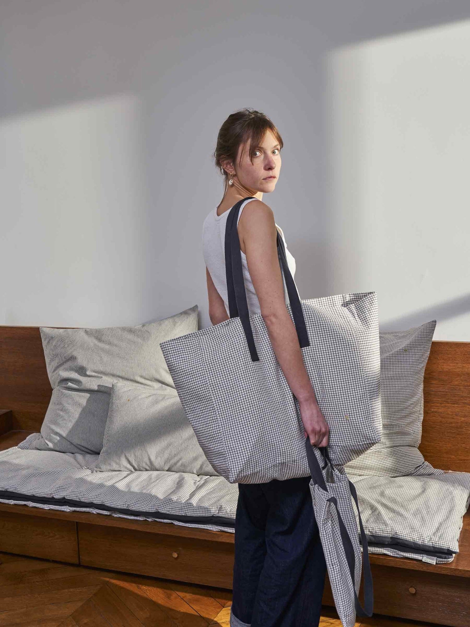 borsa shopper gustave caviar, colore gustave caviar, taglia 38 x 46 x 18. design capiente perfetto per la spesa quotidiana