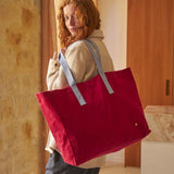 borsa shopper iona ciliegia, colore ciliegia, taglia 38 x 46 x 18. realizzata in tessuto sostenibile, ideale per uno shopping responsabile