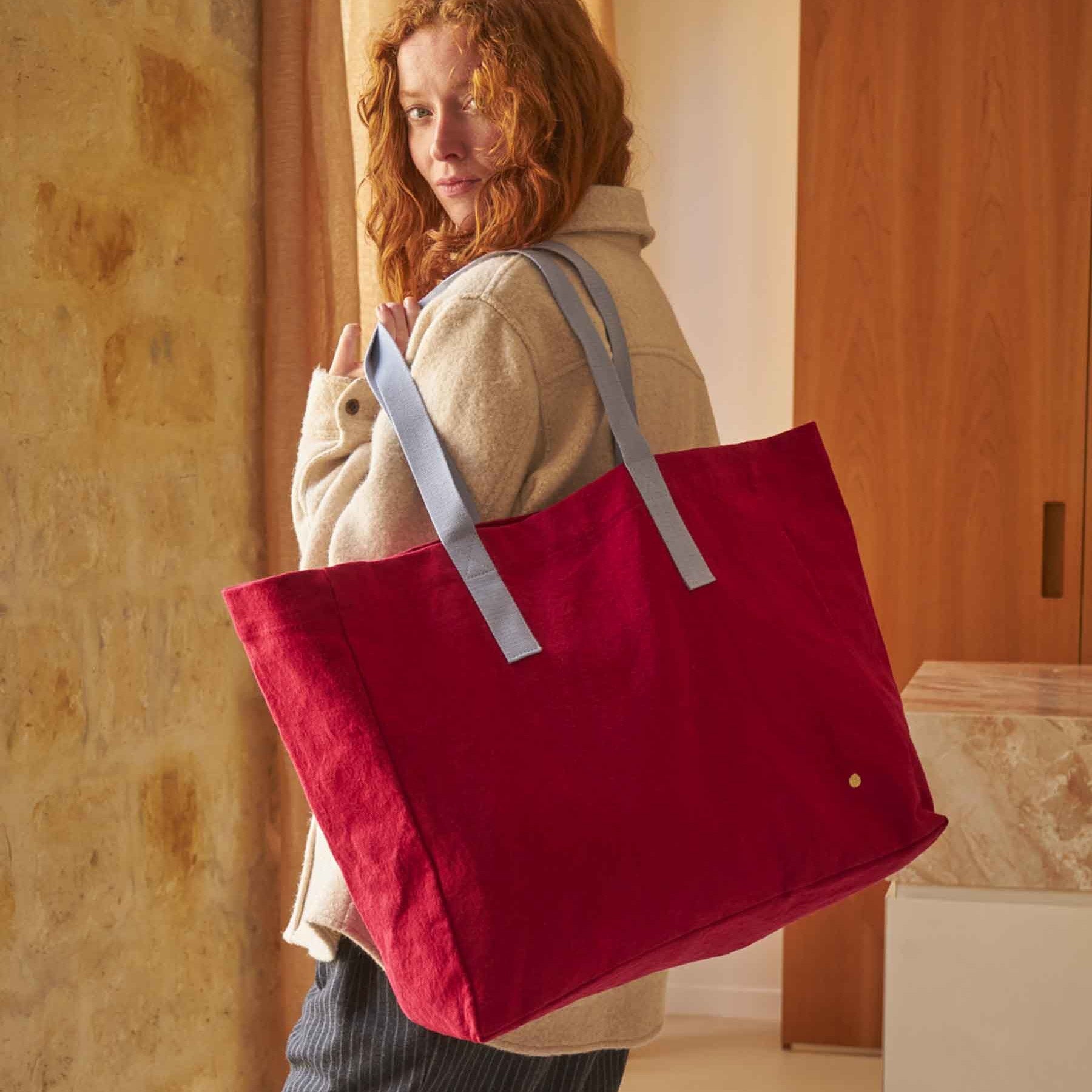borsa shopper iona ciliegia, colore ciliegia, taglia 38 x 46 x 18. realizzata in tessuto sostenibile, ideale per uno shopping responsabile