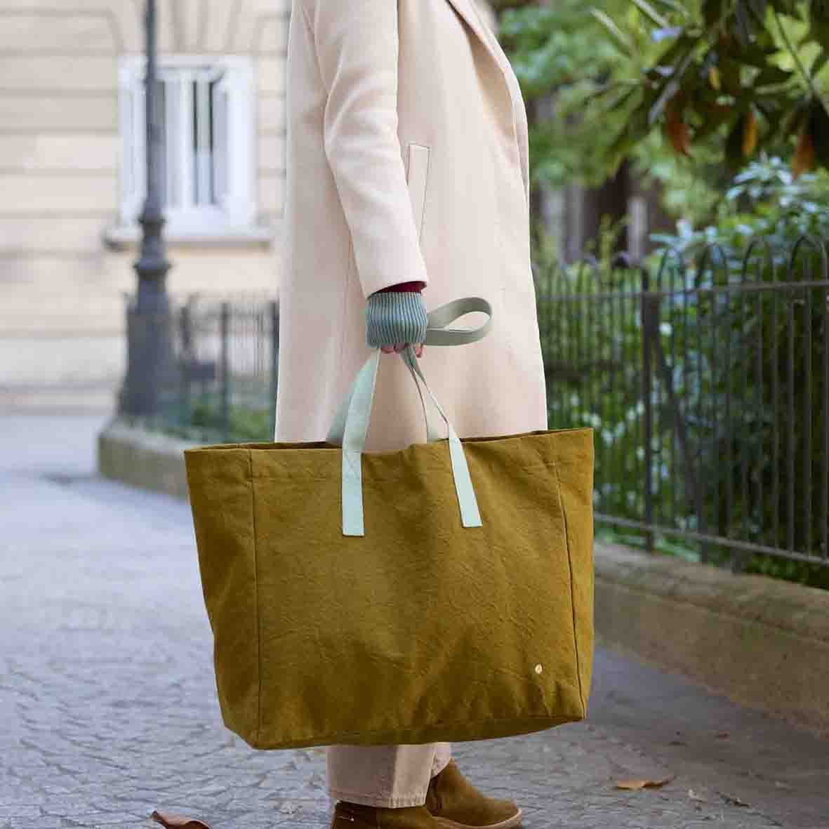 borsa shopper iona noci, colore noci, taglia 38 x 46 x 18. design capiente perfetto per la spesa quotidiana