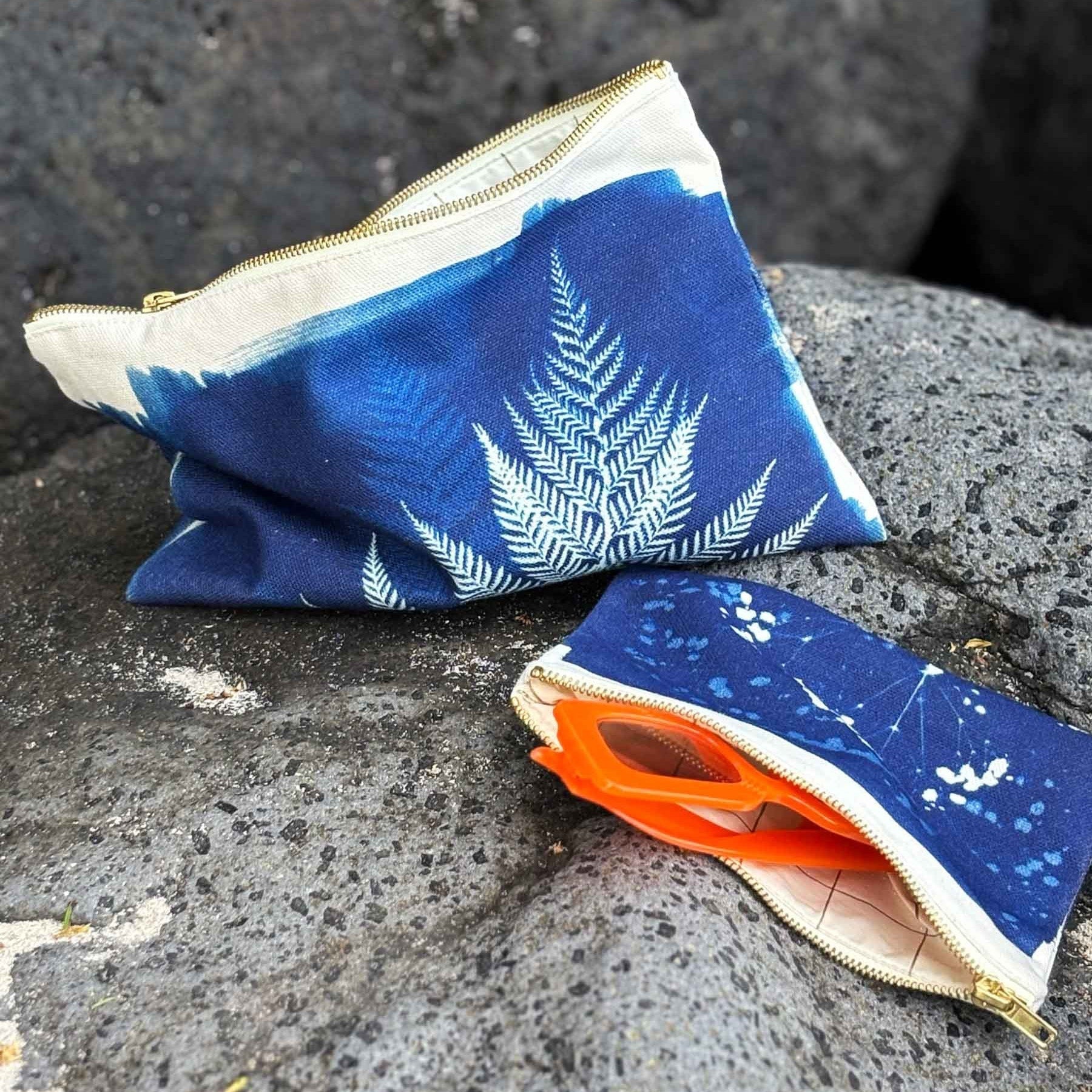 pochette gypso blu, colore blu, taglia m. pochette elegante ideale per organizzare oggetti personali con stile