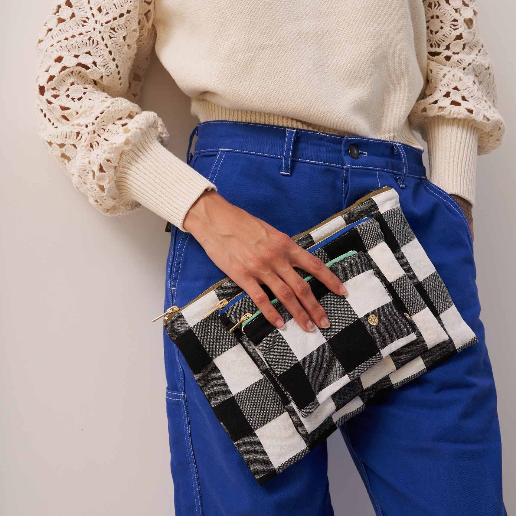 pochette max caviar, colore max caviar, taglia s. realizzata in cotone biologico con interno rivestito, pratica ed eco-friendly