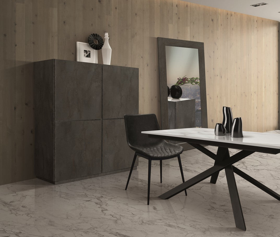 credenza favignana in legno, finitura in acciaio ossidato, piano effetto marmo statuario, 136×50 cm, dettaglio delle ante in...