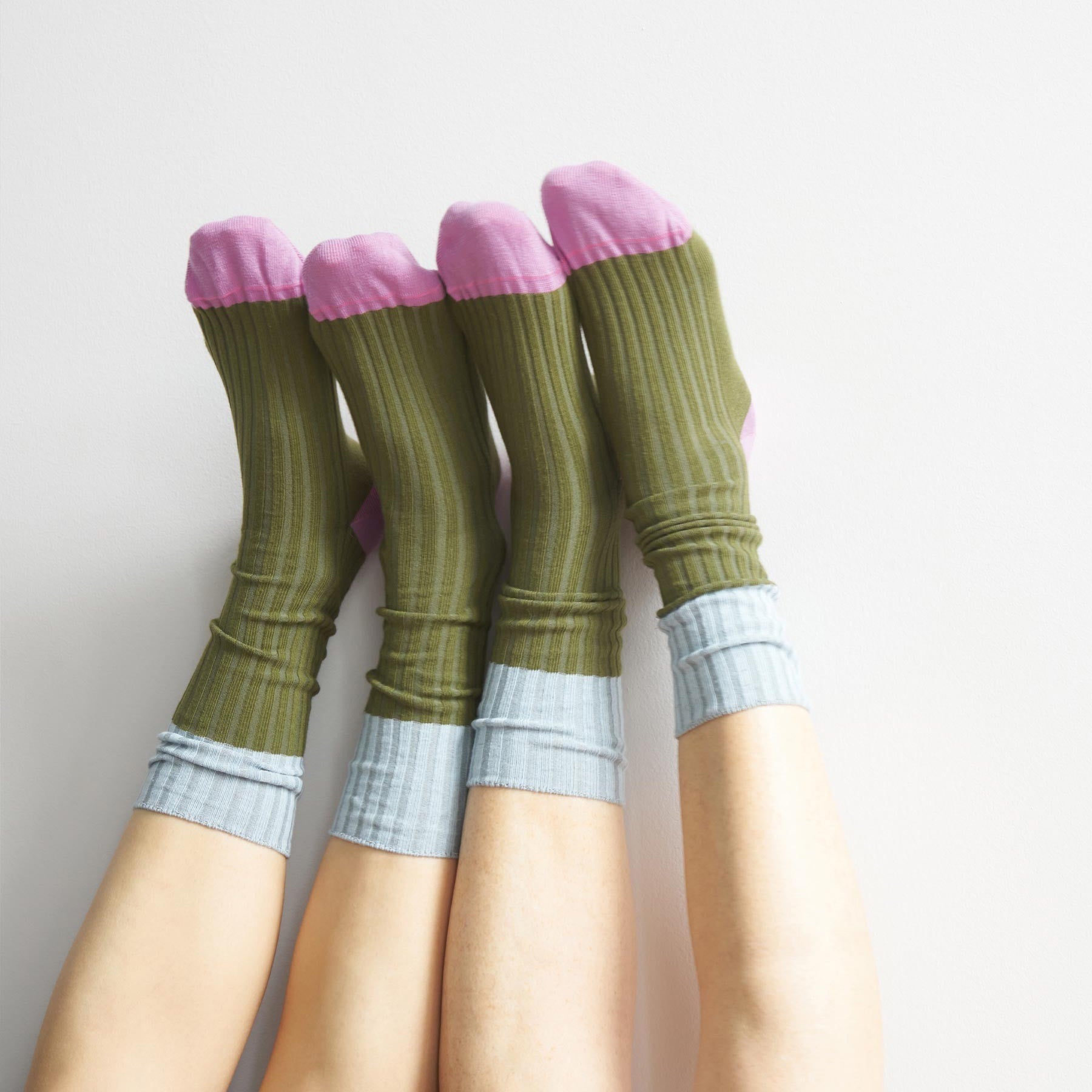 calzini yvette oliva, colore oliva, taglia 39/41. realizzati in 80% cotone bio, 19% poliammide, 1% elastan, garantiscono comfort e rispetto per l’ambiente