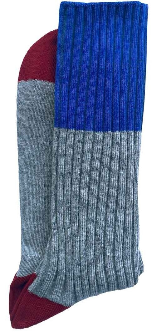 calzini yvette frassino, colore frassino, taglia 42/45. paio di calzini ecosostenibili piegati su sfondo neutro per evidenziare il tessuto naturale