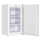 congelatore verticale dcv08sm3we0 60 lt a 3 cassetti con porta reversibile classe e bianco daya, ambientazione d’arredo con il prodotto protagonista