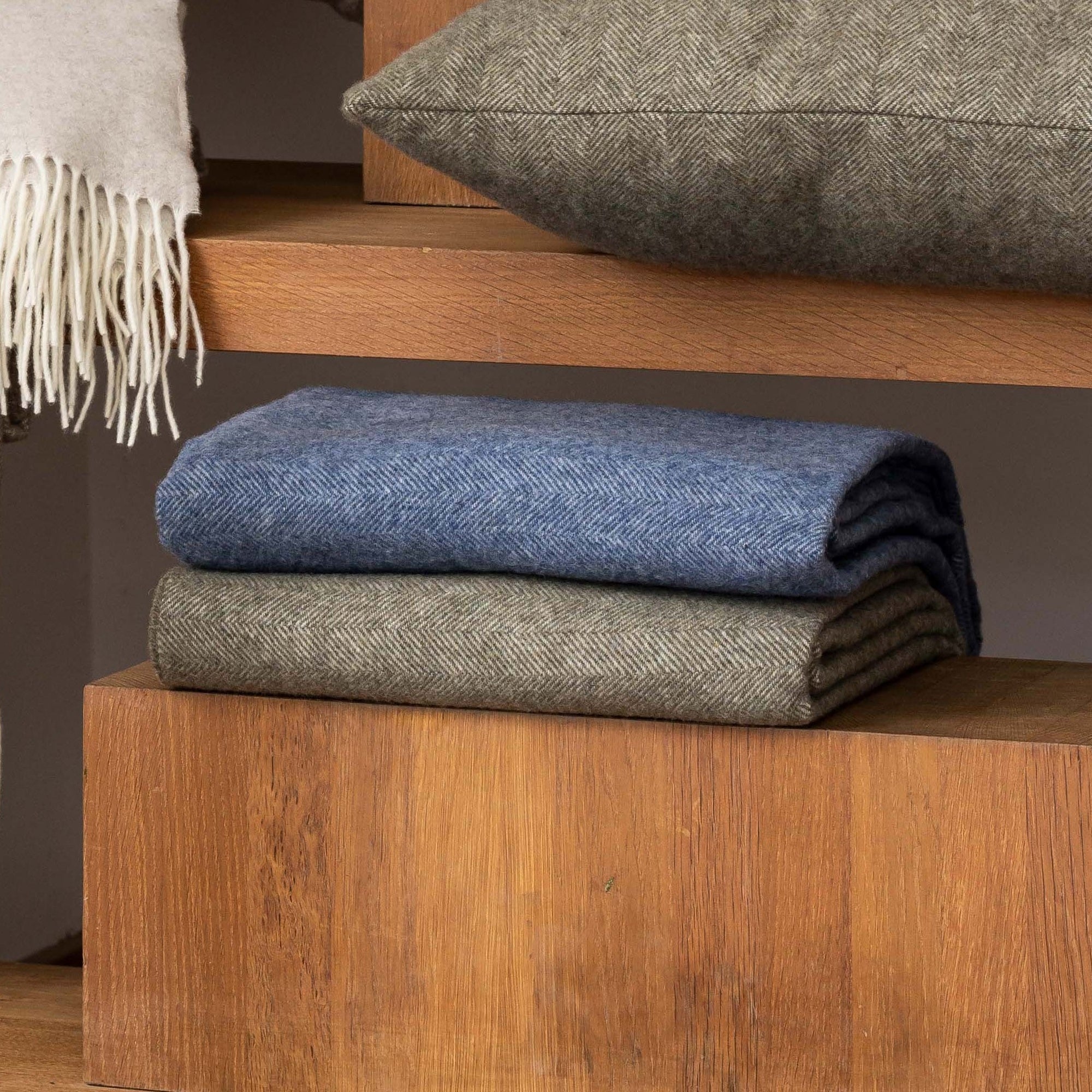 plaid carina tempesta, colore tempesta, taglia 130 x 190. aggiunge comfort e stile alla zona notte