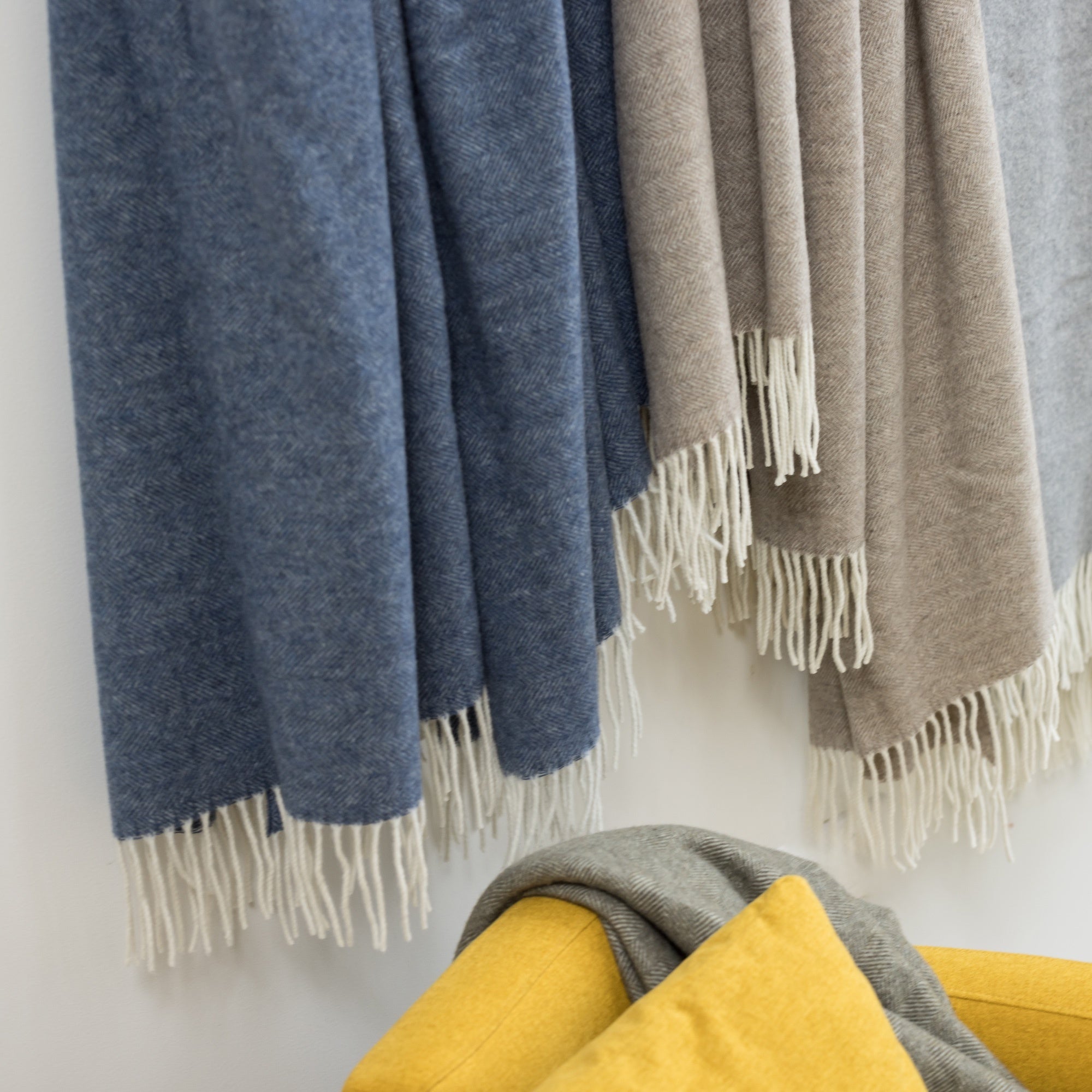 plaid carina tempesta, colore tempesta, taglia 130 x 190. ideale per un tocco accogliente nella camera