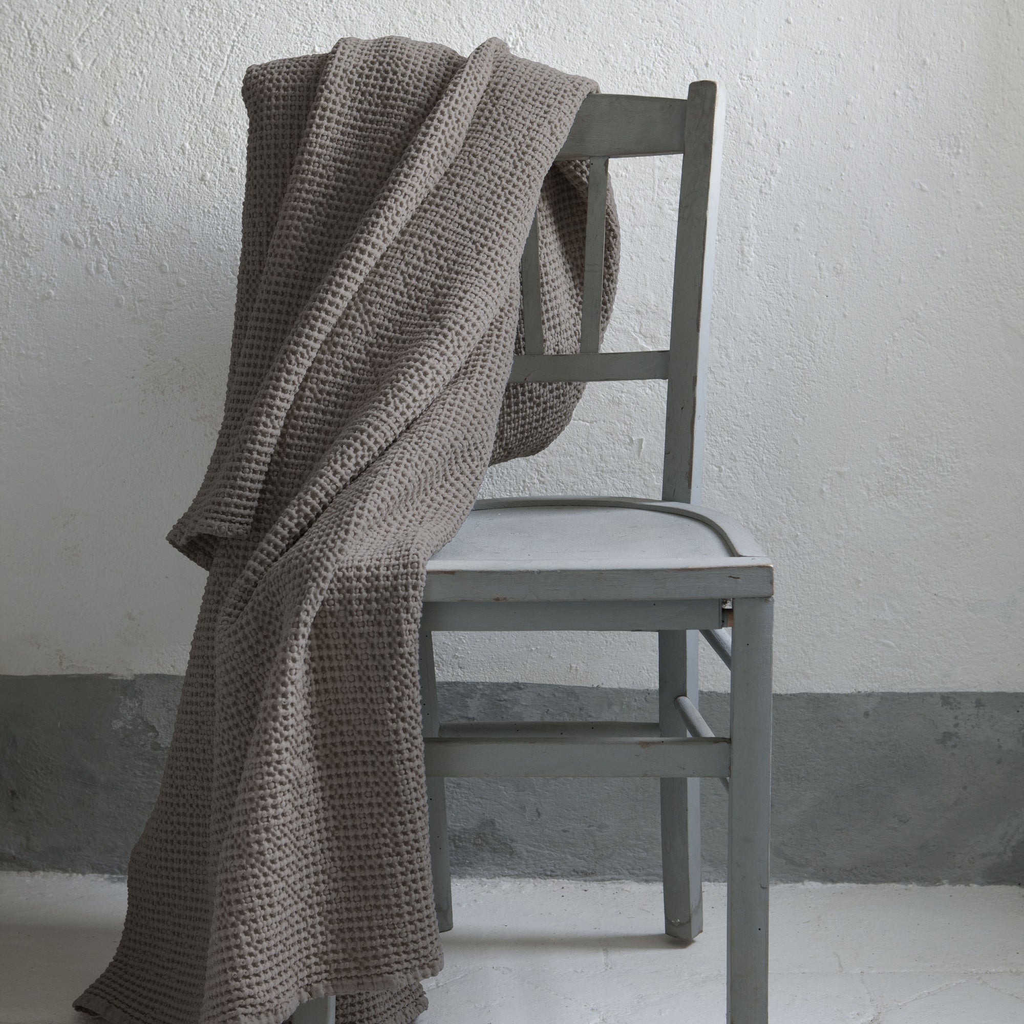 plaid maia uragano, colore uragano, taglia 140 x 200. coperta di qualità ideale per le notti fredde o il relax sul divano