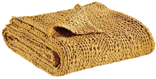 plaid tana mais, colore mais, taglia 140 x 200. vista frontale della coperta piegata su sfondo bianco