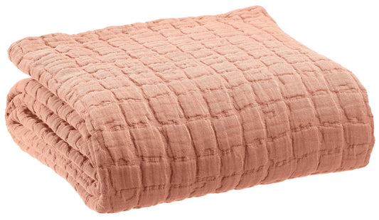 plaid swami argilla, colore argilla, taglia 130 x 200. vista frontale della coperta piegata su sfondo bianco