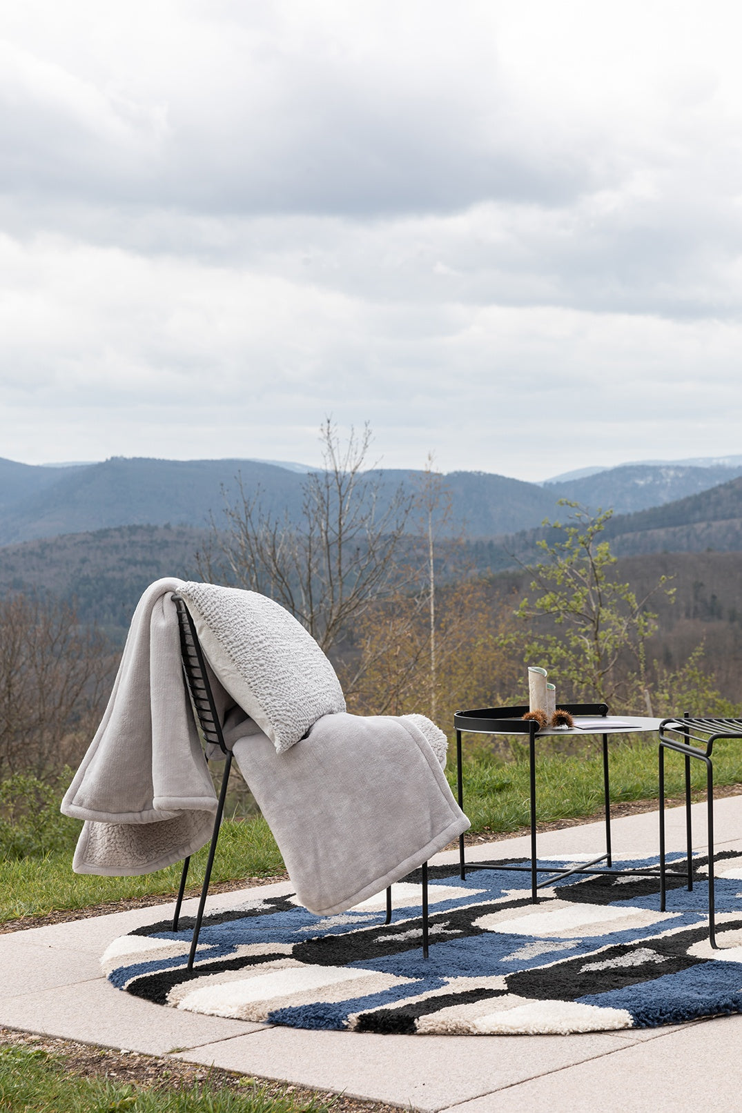 plaid michka perla, colore perla, taglia 130 x 160. aggiunge comfort e stile alla zona notte