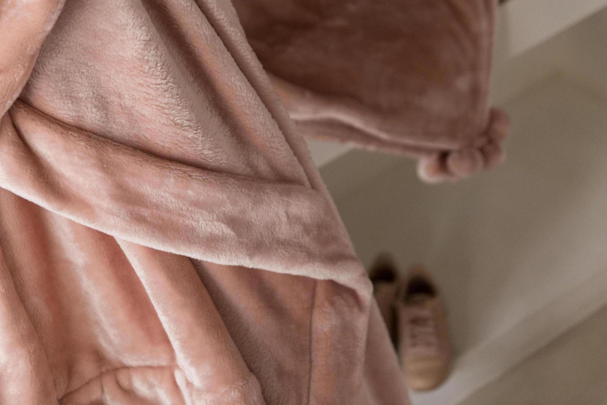 plaid tender aubepine, colore aubepine, taglia 150 x 200. mantiene il letto caldo nelle notti più fredde