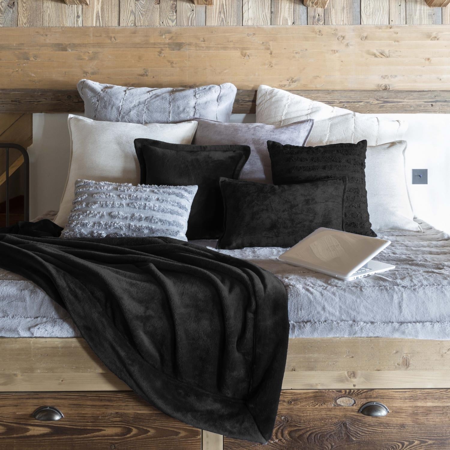 plaid tender ombra, colore ombra, taglia 150 x 200. mantiene il letto caldo nelle notti più fredde