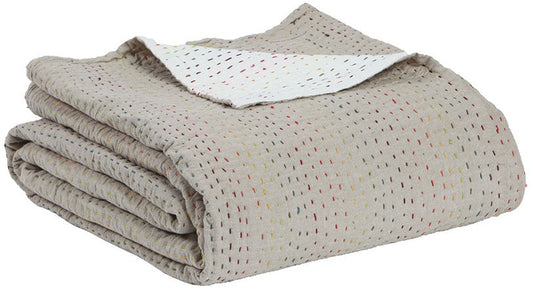 coperta decorativa gastounet multico, colore multico, taglia 260 x 260. vista frontale della coperta piegata su sfondo bianco