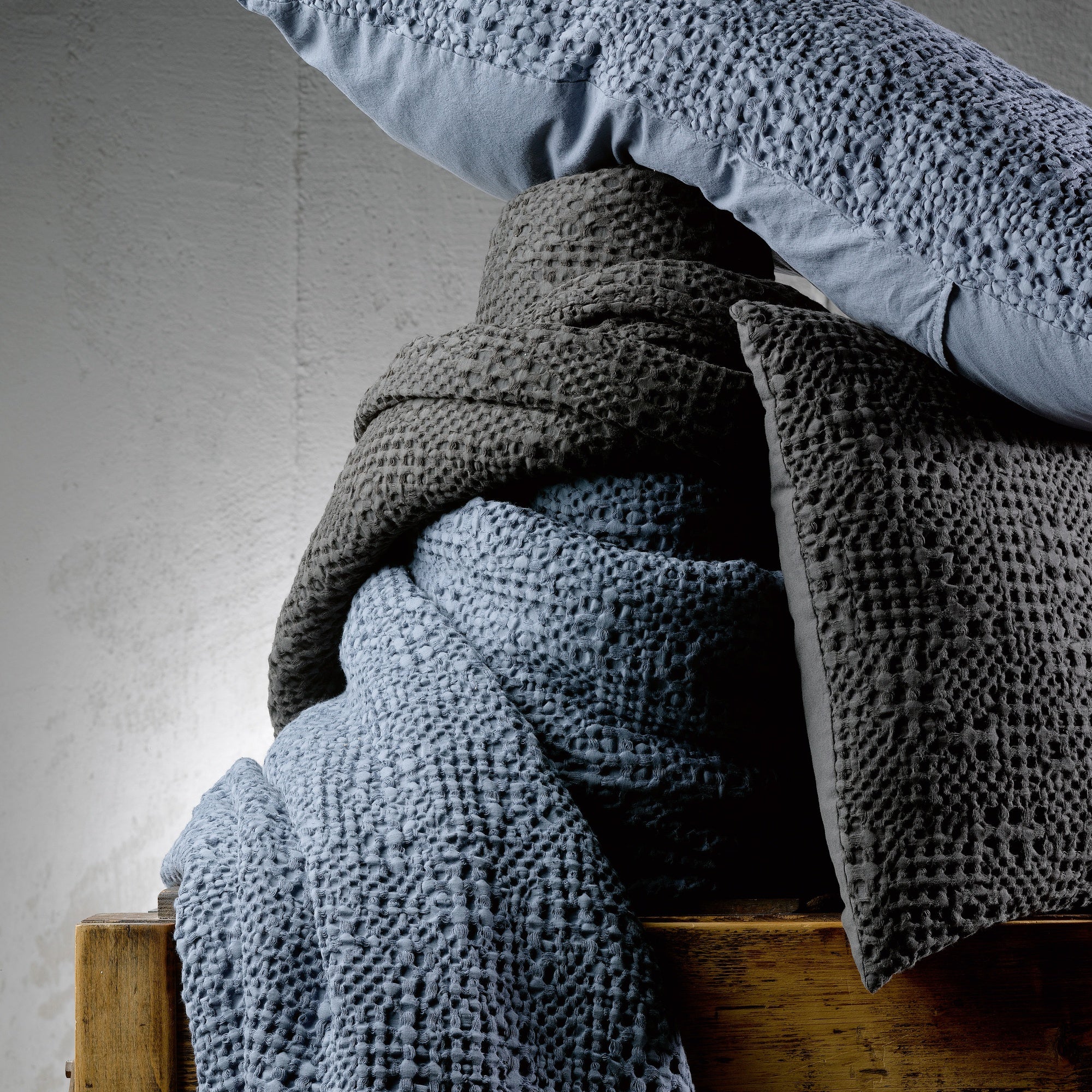 plaid tana carbone, colore carbone, taglia 180 x 260. coperta di qualità ideale per le notti fredde o il relax sul divano