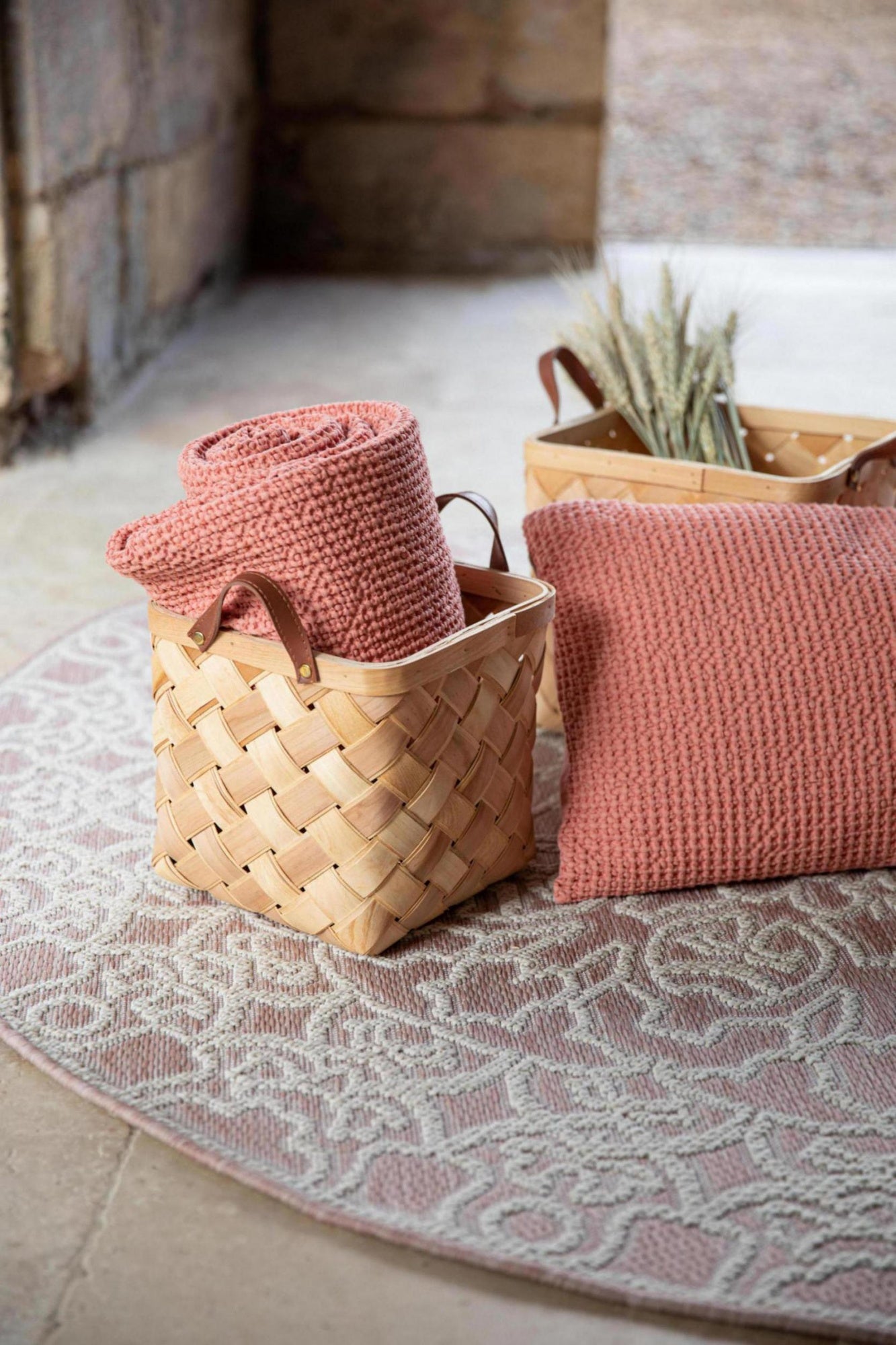 plaid maia petalo, colore petalo, taglia 180 x 260. coperta di qualità ideale per le notti fredde o il relax sul divano