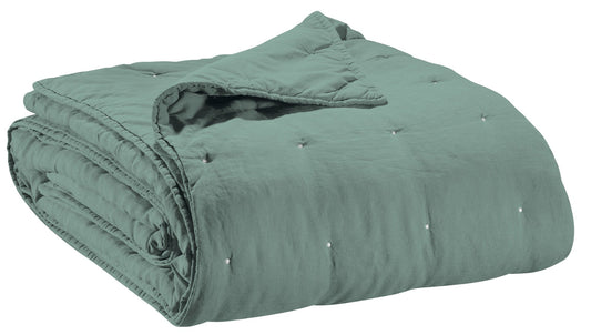 plaid zeff verde grigio, colore verde grigio, taglia 240 x 260. vista frontale della coperta piegata su sfondo bianco