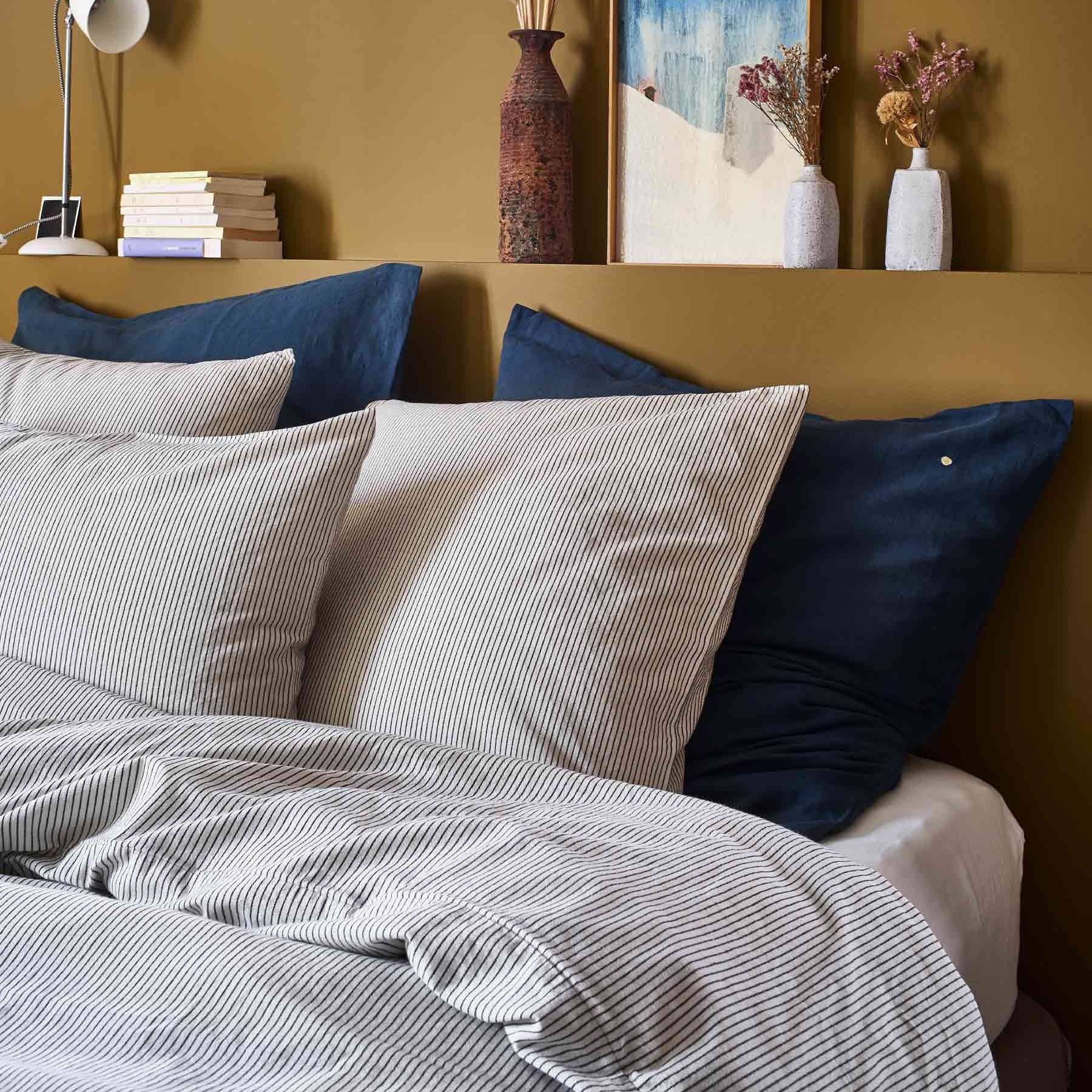 copripiumino leonie caviale, colore caviale, taglia 240 x 220. soluzione elegante per proteggere e valorizzare il piumino