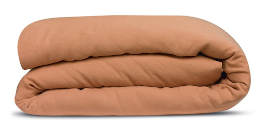 copripiumino kala cannella, colore cannella, taglia 240 x 220. copripiumino piegato su sfondo neutro per una visione...