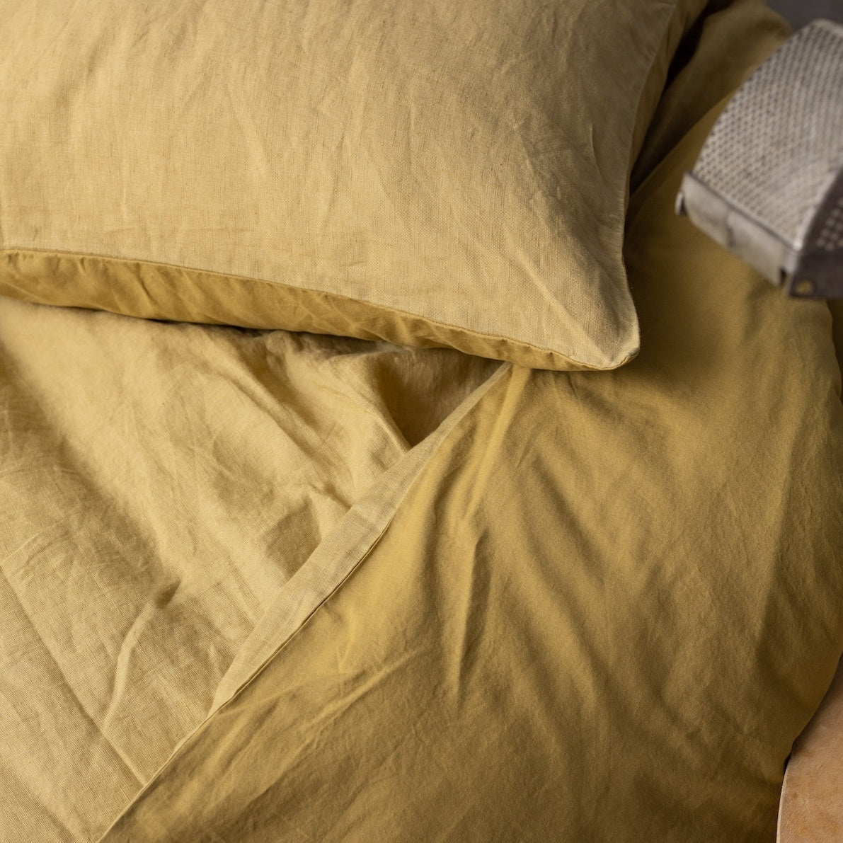 copripiumino linco gold, colore gold, taglia 240 x 220. dona un aspetto ordinato e raffinato