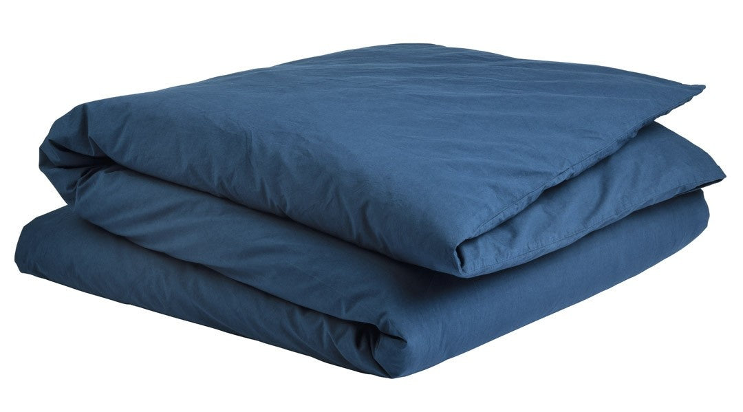 copripiumino celeste uragano, colore uragano, taglia 140 x 200. copripiumino piegato su sfondo neutro per una visione...