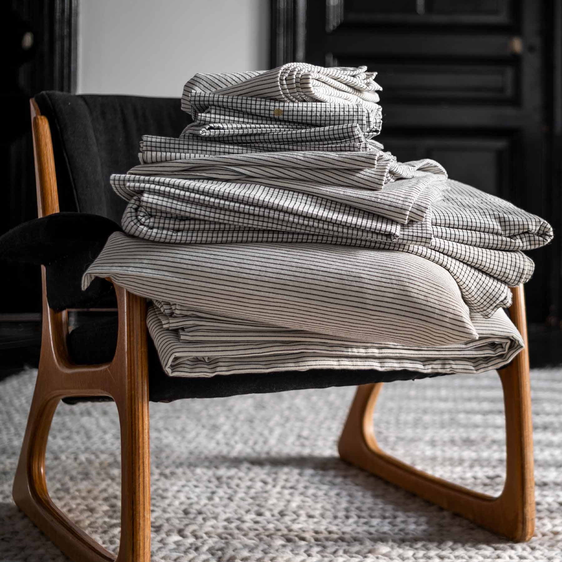 copripiumino gustave caviar, colore gustave caviar, taglia 240 x 260. dona un aspetto ordinato e raffinato